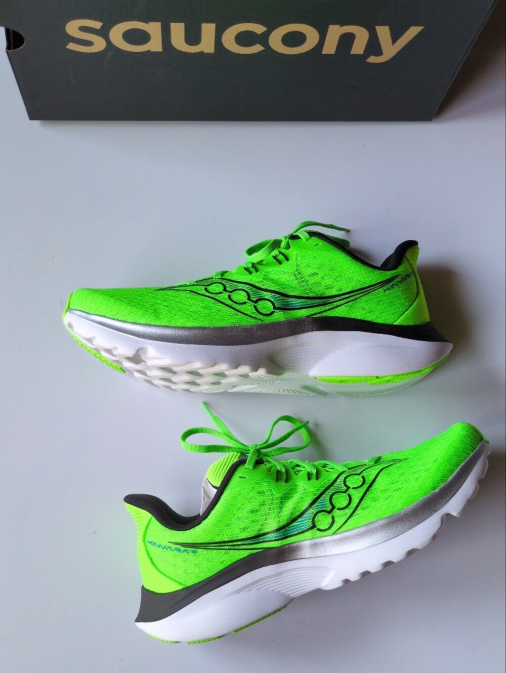NIB Saucony Kinvara 16 Neon Green Mens Sz 9 Slime/Black